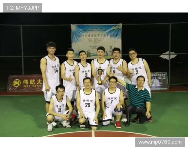 赛后分析：西安篮球队与广州篮球队的表现与状态对比探讨