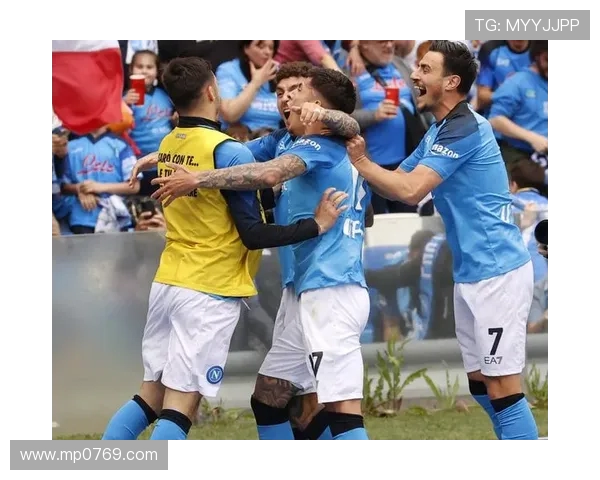 塞美洲与韦拉的激烈对决揭示足球战术与团队合作的重要性