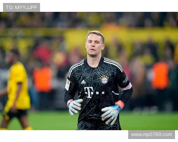 诺伊尔：从守门员到传奇，足球场上的不屈精神与无畏挑战